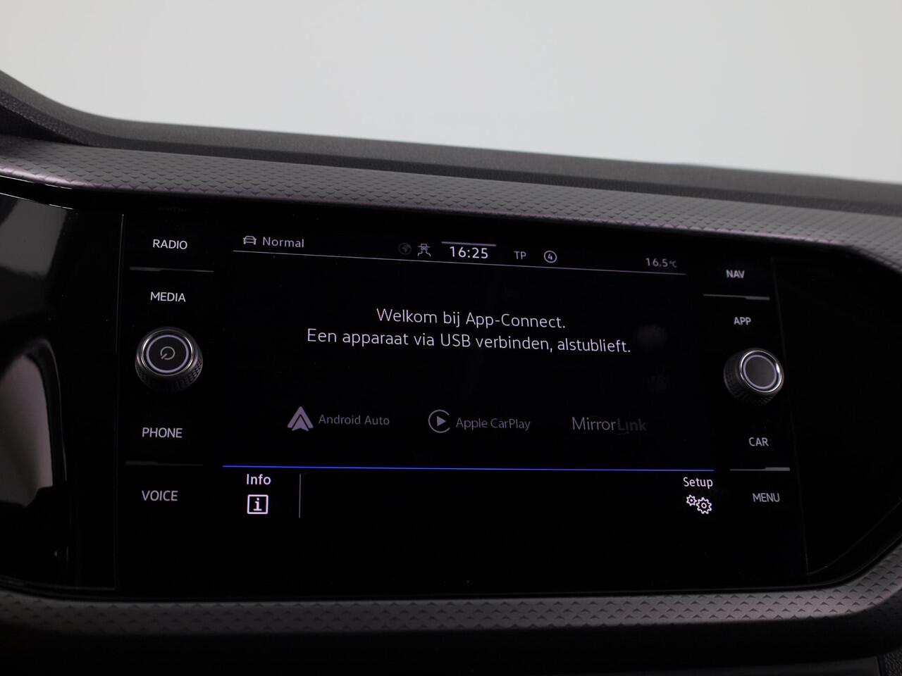 Volkswagen T-Cross 1.0 TSI R-Line 110Pk DSG | Navigatie | Parkeercamera | Digitaal dashboard |