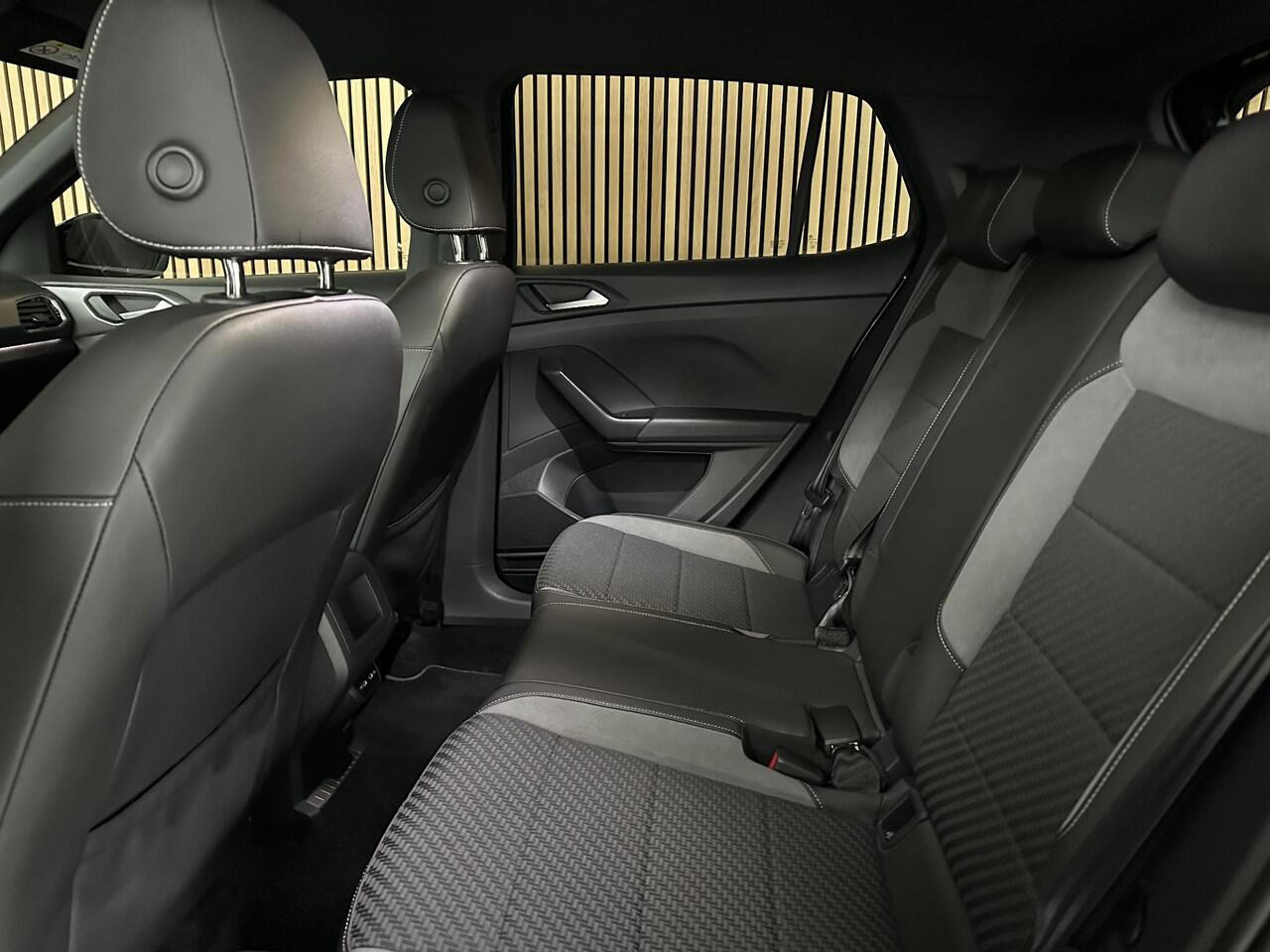 Volkswagen T-Cross 1.0 TSI R-Line 2 X R-line | Camera | Stoelverwarming