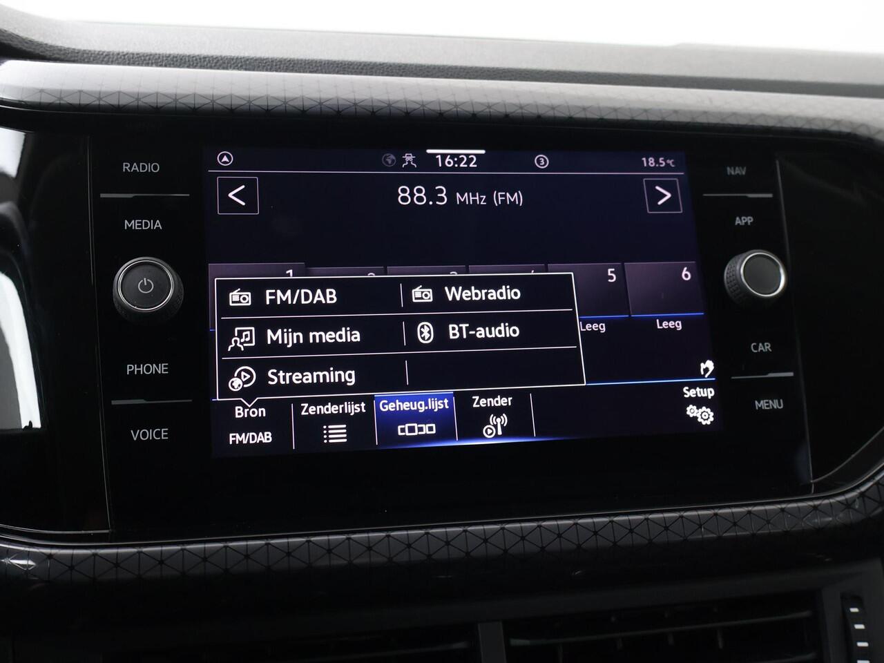 Volkswagen T-Cross 1.0 TSI Style | 110 PK | Adaptive cruise control | Climate control | LED verlichting | DAB+ Radio |