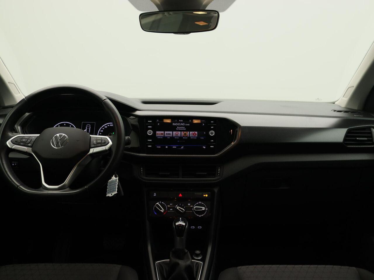 Volkswagen T-Cross 1.0 TSI Life | Adaptive cruise control | Achteruitrijcamera | Apple Carplay/Android Auto | Verwarmbare buitenspiegels | Lichtmetalen velgen |