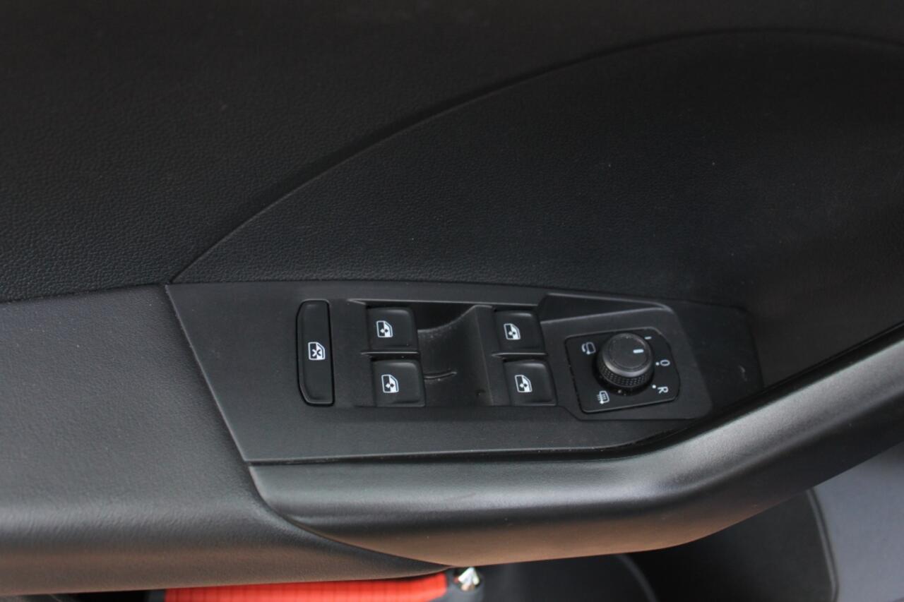 Volkswagen T-Cross 1.0 TSI T-Cross, Apple carplay/andriod, afneembaar trekhaak.