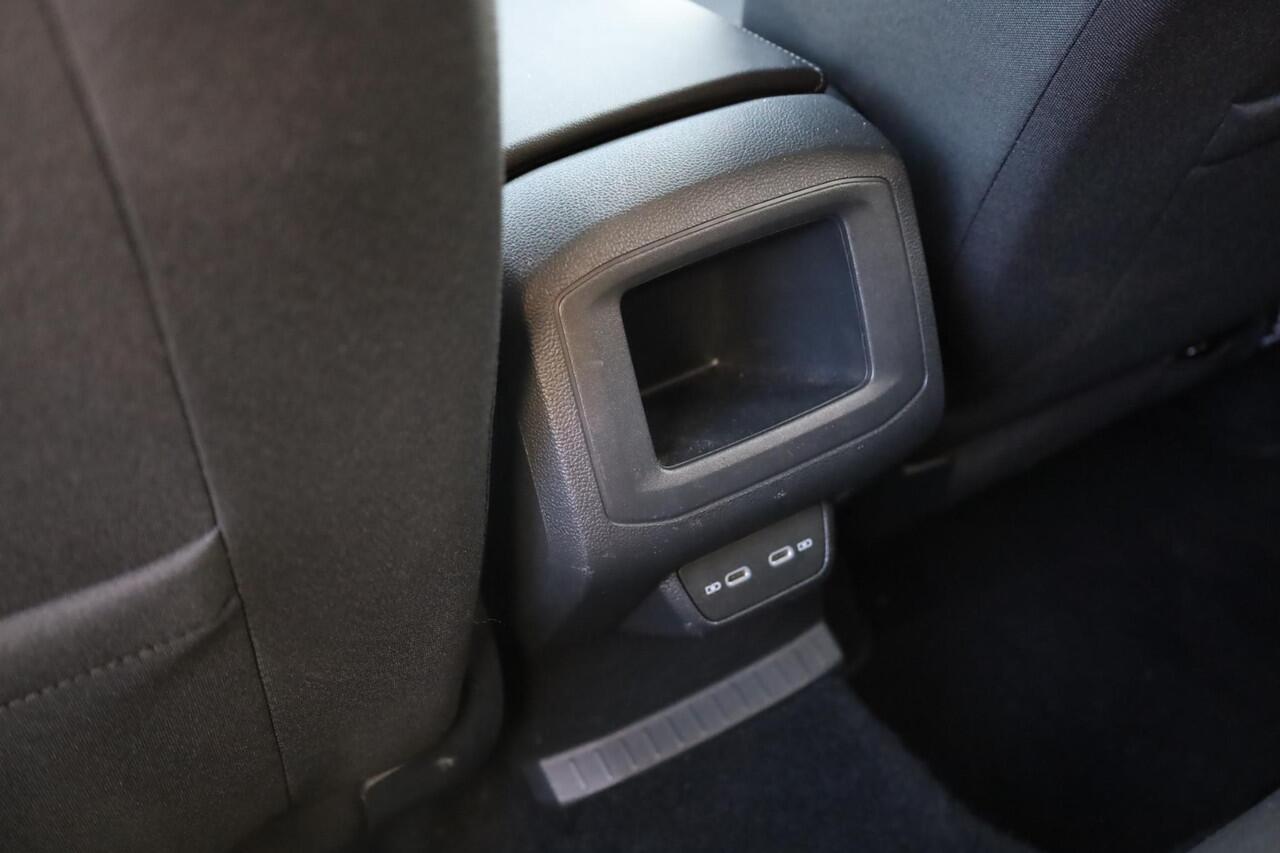 Volkswagen T-Cross 1.0 TSI Style 81KW-115PK DSG, camera, 18" lmv, privacy glas, discover pro, stoel verwarming, navigatie, door ons nieuw geleverd en onderhouden 1e eigenaar