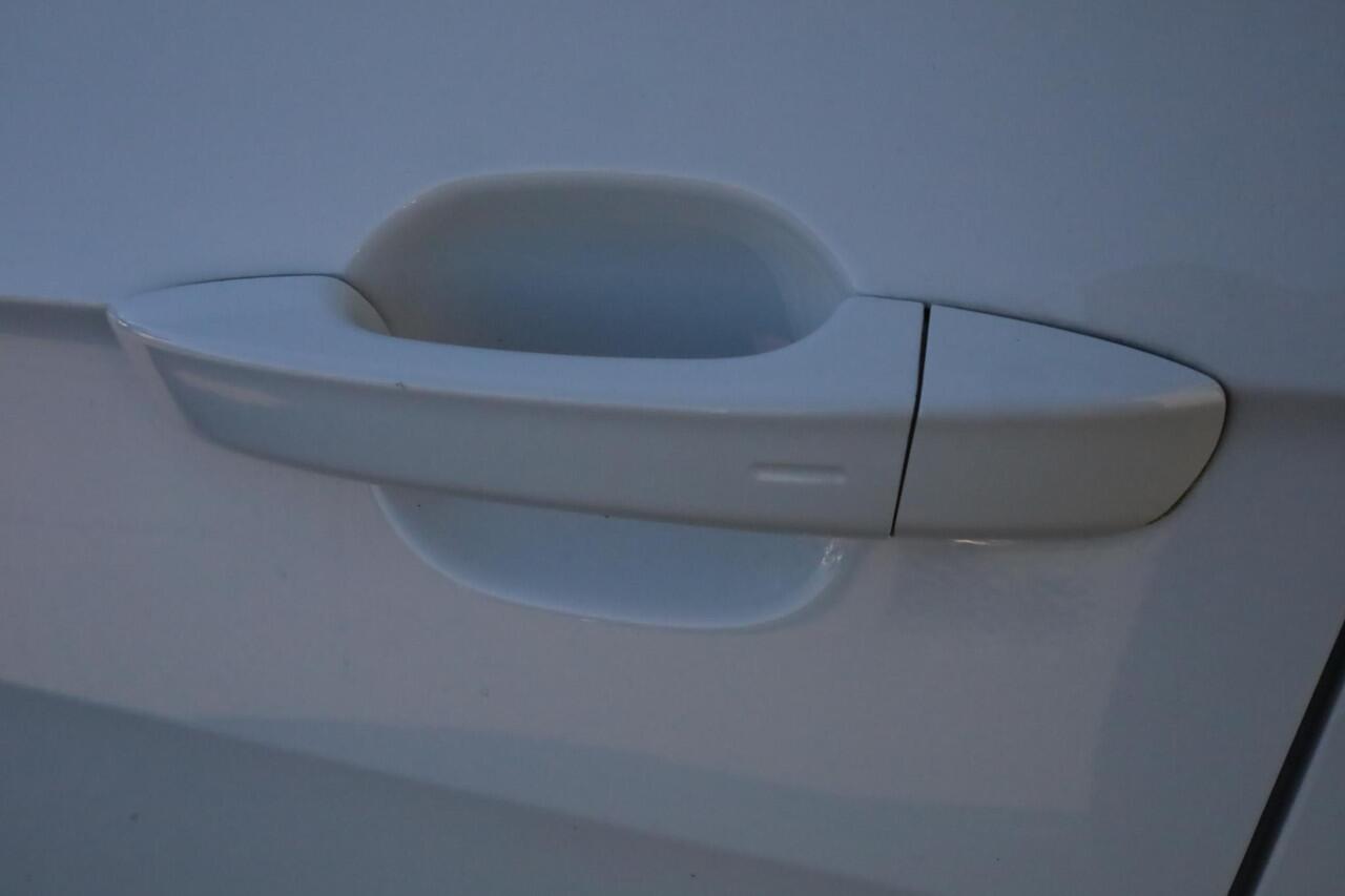 Volkswagen T-Cross 1.0 TSI Style 81KW-115PK DSG, camera, 18" lmv, privacy glas, discover pro, stoel verwarming, navigatie, door ons nieuw geleverd en onderhouden 1e eigenaar