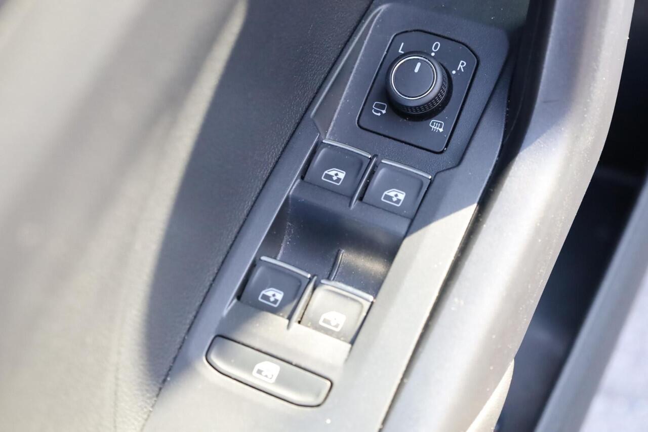 Volkswagen T-Cross 1.0 TSI Style 81KW-115PK DSG, camera, 18" lmv, privacy glas, discover pro, stoel verwarming, navigatie, door ons nieuw geleverd en onderhouden 1e eigenaar