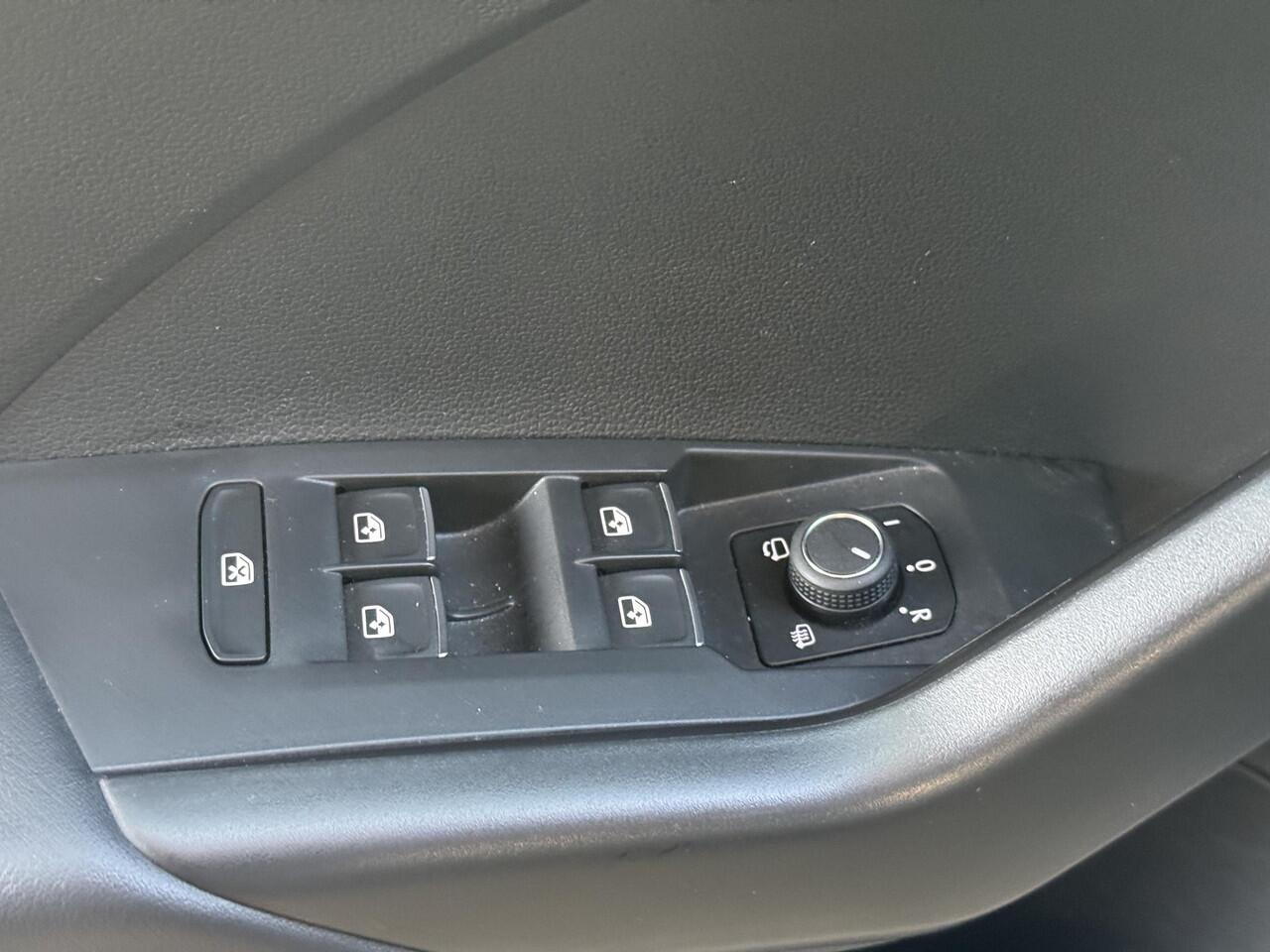 Volkswagen T-Cross 1.0 TSI Style,Navi,Carpl,Virt,Cam,Cruise,Led