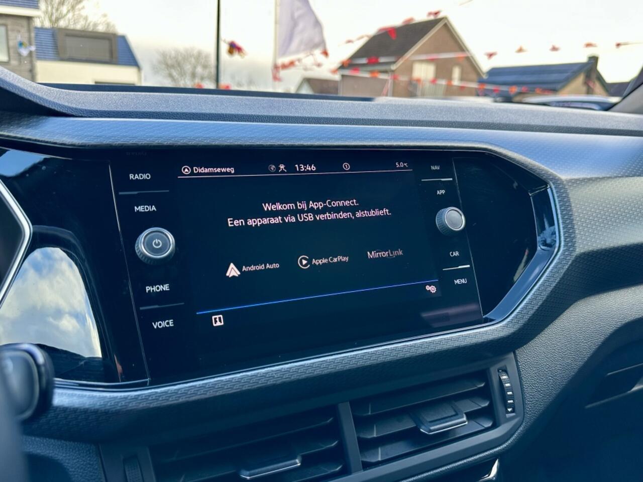 Volkswagen T-Cross 1.0 TSI R-Line 110PK Camera Navi Carplay