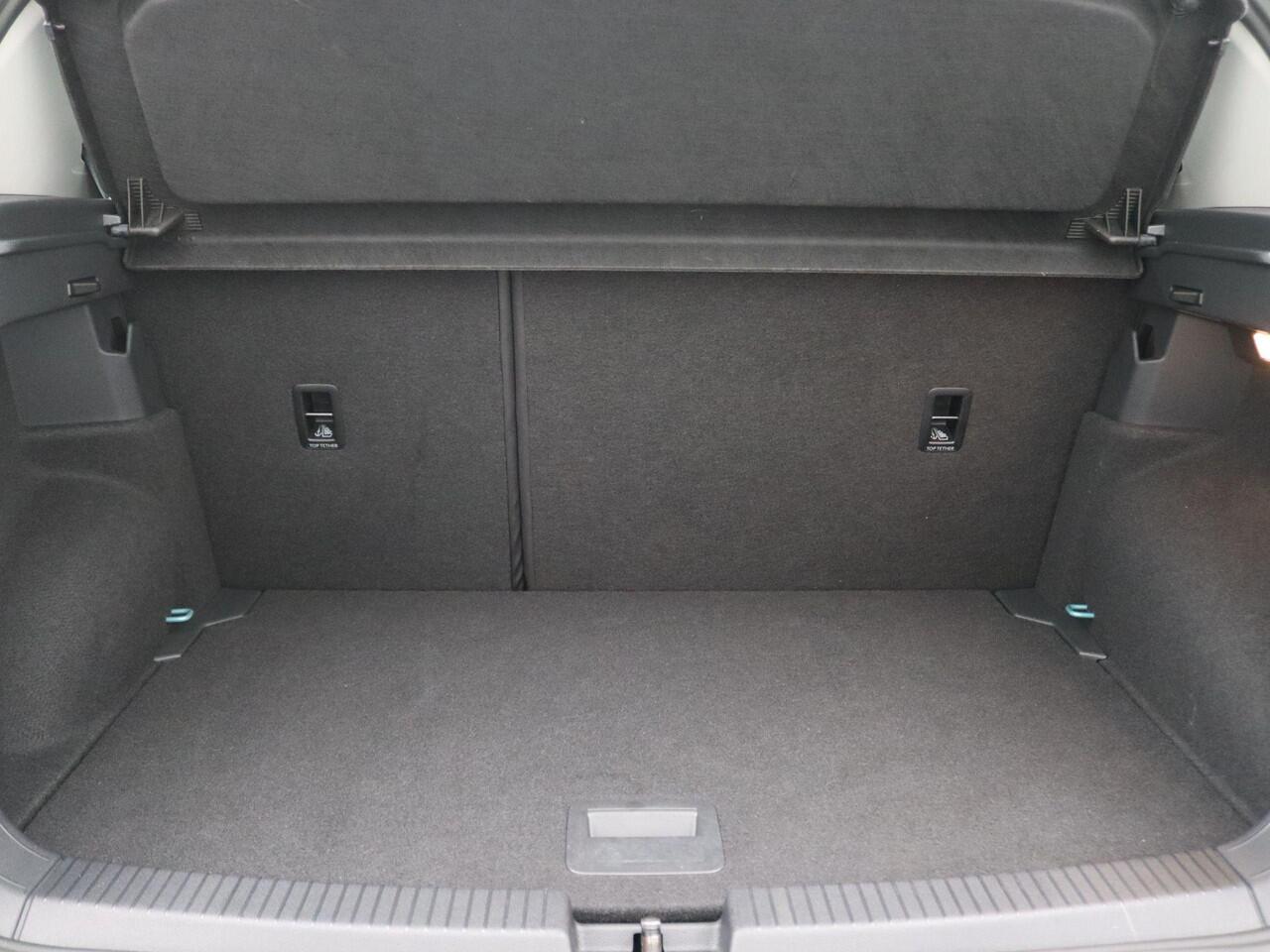 Volkswagen T-Cross 1.5 TSI Style 150PK DSG Adaptieve Cruise Controle, Achteruitrijcamera, LED koplampen, Side Assist, Stoelverwarming, Navi, Elektr. Inkl. Buitenspiegels, 17" LM Velgen