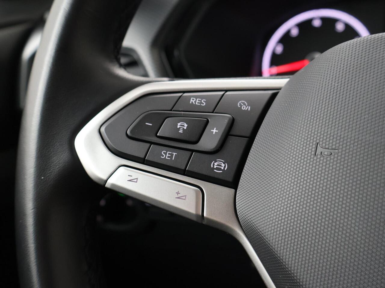 Volkswagen T-Cross 1.0 TSI Life | 110 PK | Adaptive cruise control | Parkeersensoren | Apple Carplay/Android Auto |