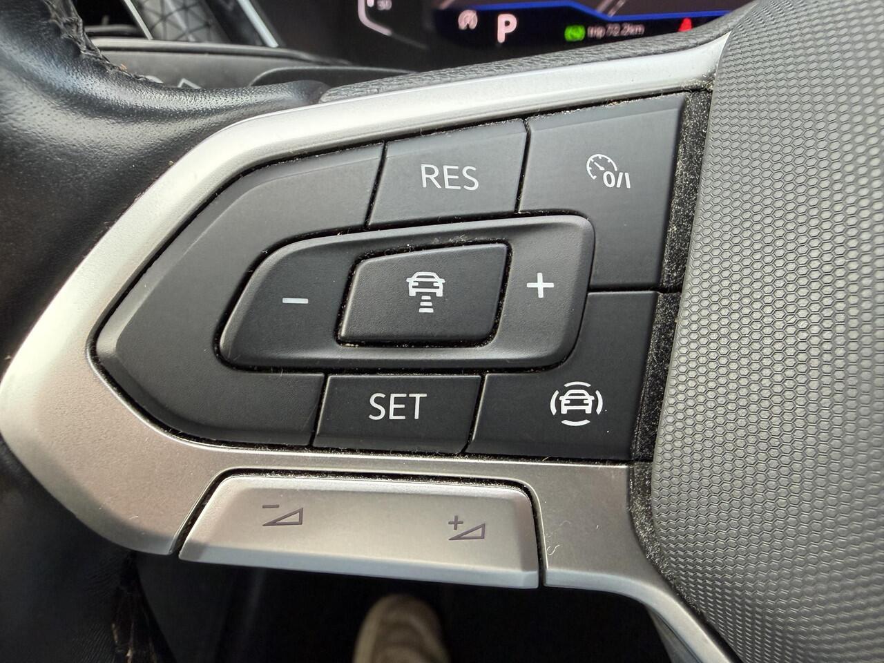 Volkswagen T-Cross 1.0 TSI R-Line | LED | Keyless | Camera | Navi |