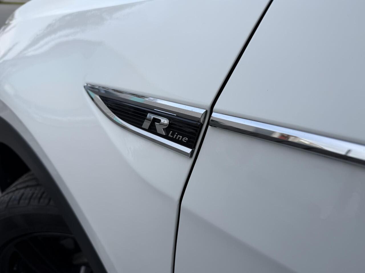 Volkswagen T-Cross 1.0 TSI R-Line | LED | Keyless | Camera | Navi |