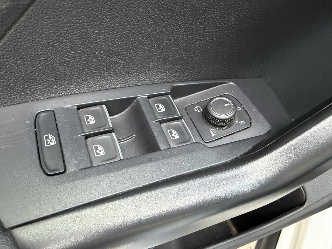 Volkswagen T-Cross 1.0 TSI R-Line | LED | Keyless | Camera | Navi |