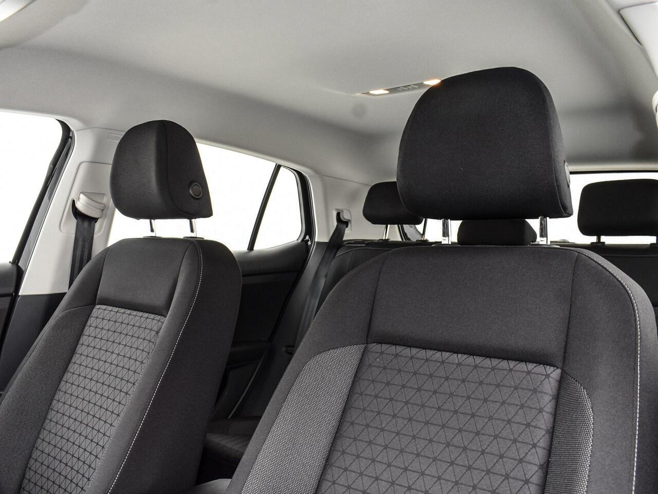 Volkswagen T-Cross 1.0 TSI 110pk DSG Life · Camera · Apple/Android Car Play · Navigatie · P-Sensoren · Airco · 16'' Inch · Garantie t/m 10-10-2027 of 100.000km