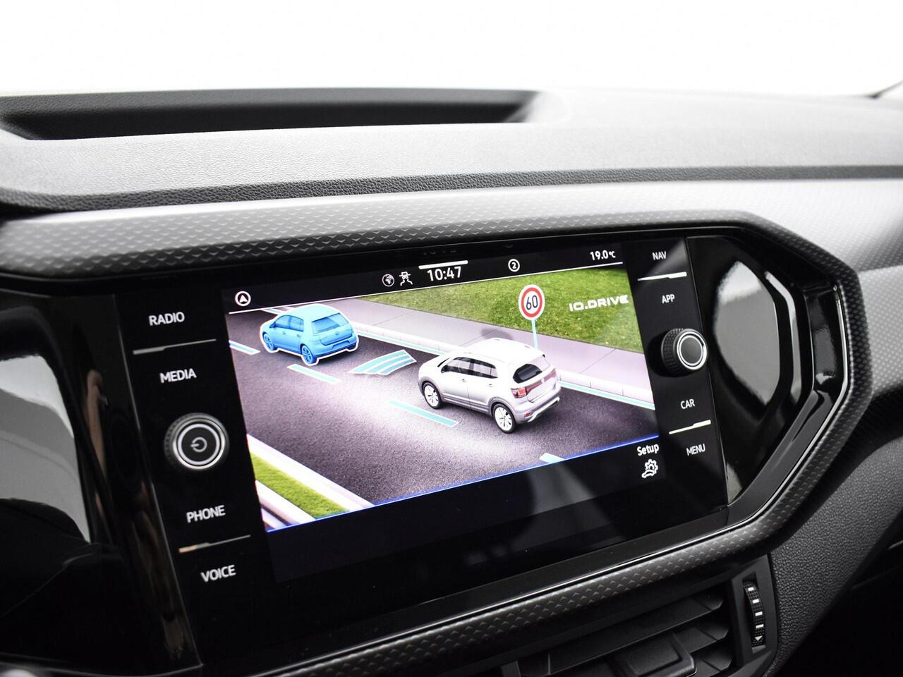 Volkswagen T-Cross 1.0 TSI 110pk DSG Life · Camera · Apple/Android Car Play · Navigatie · P-Sensoren · Airco · 16'' Inch · Garantie t/m 10-10-2027 of 100.000km