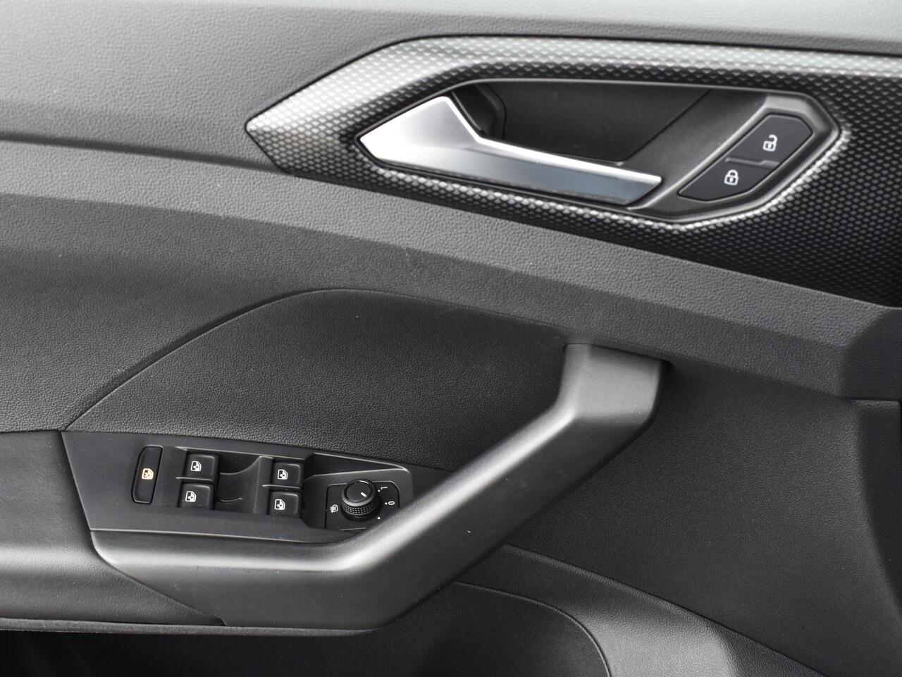 Volkswagen T-Cross 1.0 TSI 95pk Life · Apple/Android Car Play · Navigatie · Airco · P-Sensoren · ACC · 16'' Inch · Garantie t/m 18-07-2027 of 100.000km