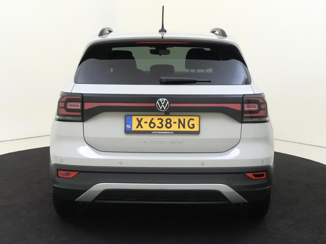 Volkswagen T-Cross 1.0 TSI Life | Stoelverwarming | Navigatie | Adaptieve cruise control | Keyless | Parkeersensoren | Achteruitrijcamera | CarPlay |