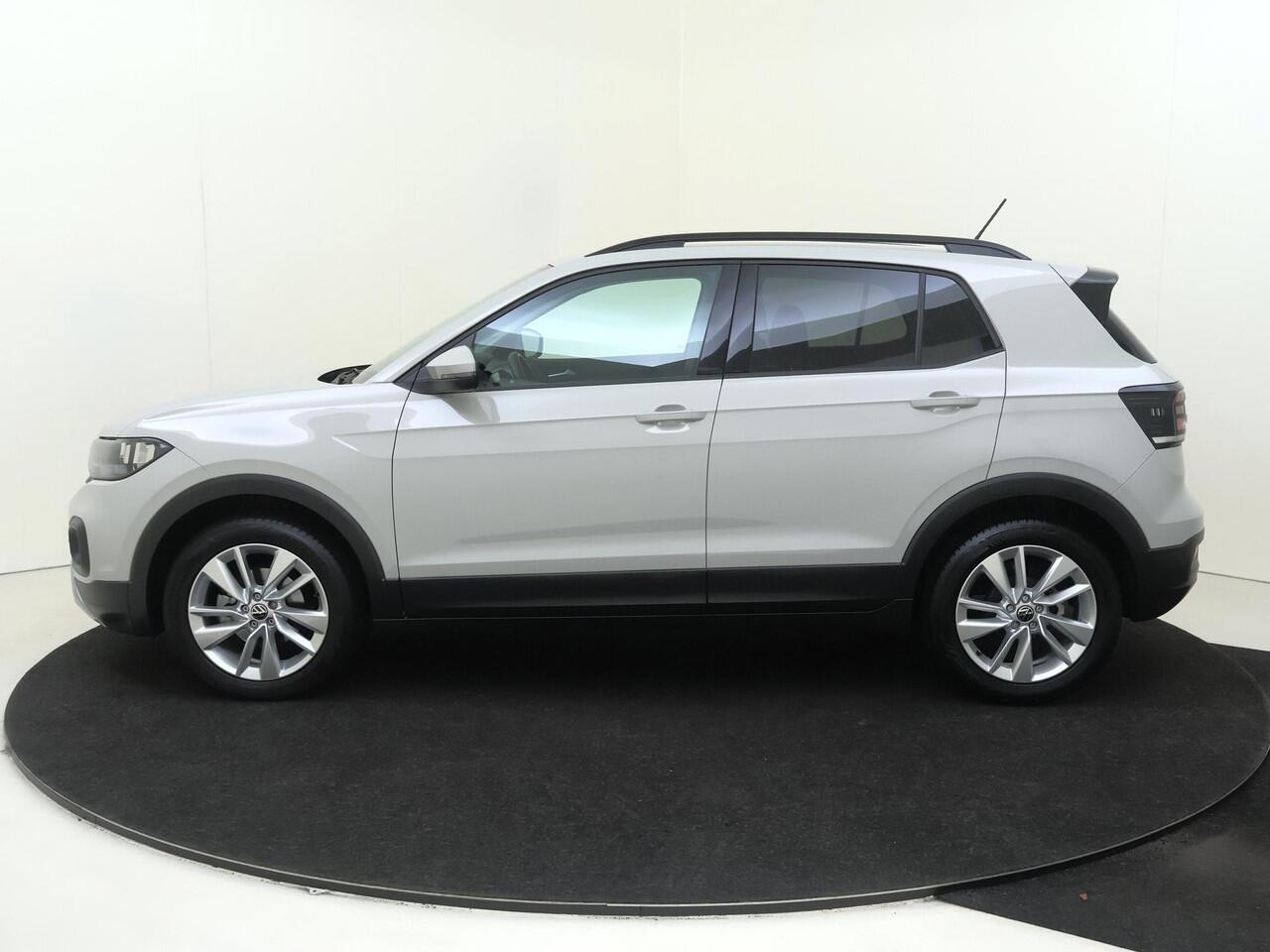 Volkswagen T-Cross 1.0 TSI Life | Achteruitrijcamera | CarPlay | Adaptieve cruise control | Airco | Elektrisch inklapbare | Lane- en frontassist |