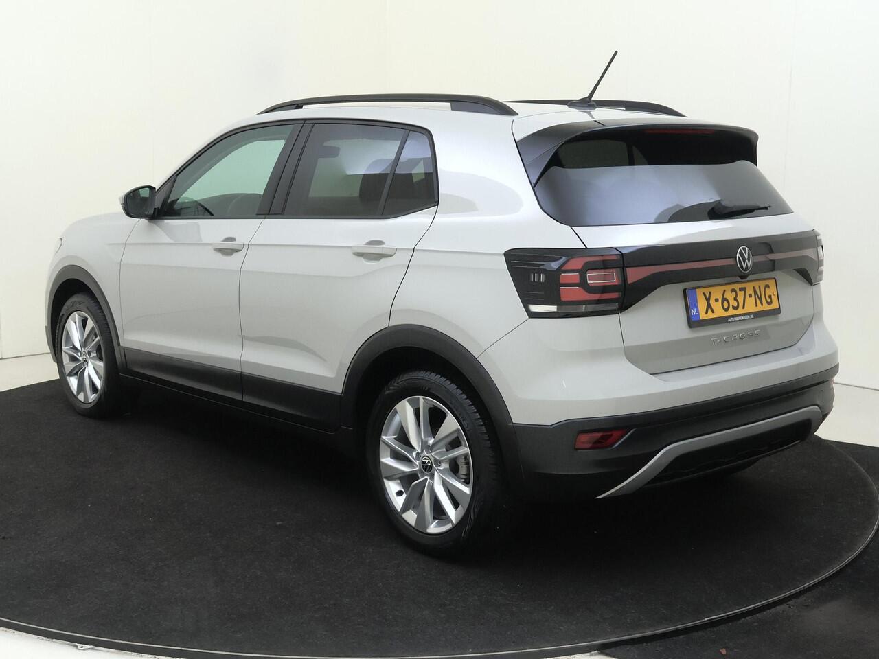 Volkswagen T-Cross 1.0 TSI Life | Achteruitrijcamera | CarPlay | Adaptieve cruise control | Airco | Elektrisch inklapbare | Lane- en frontassist |