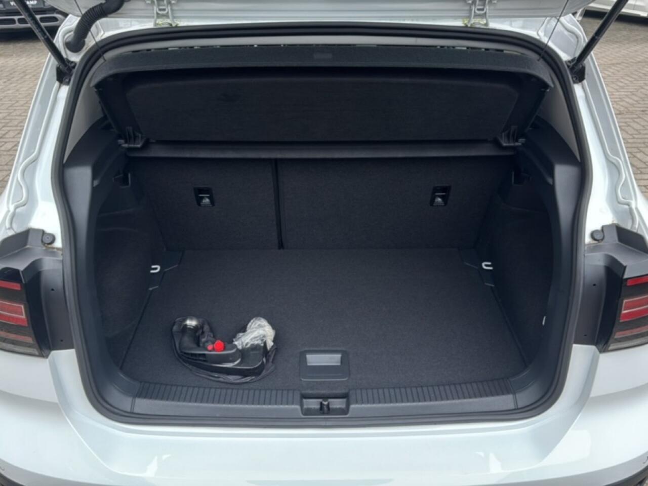 Volkswagen T-Cross 1.5 TSI DSG R-LINE TREKHAAK/CAMERA/ACC/NAVI/STOELVERW