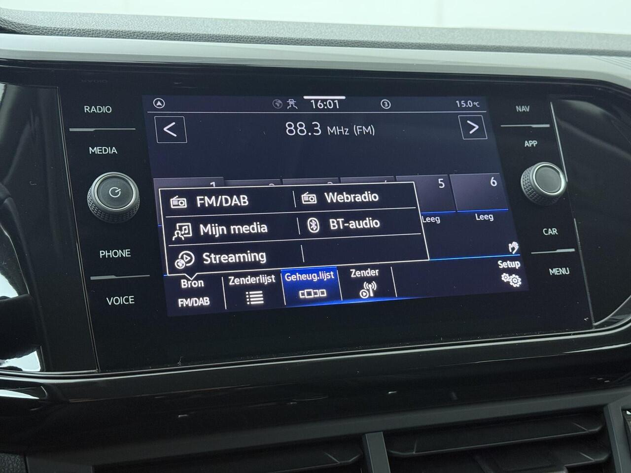 Volkswagen T-Cross 1.0 TSI Life | 95 PK | Navigatiesysteem | Parkeersensoren | Adaptive cruise control |
