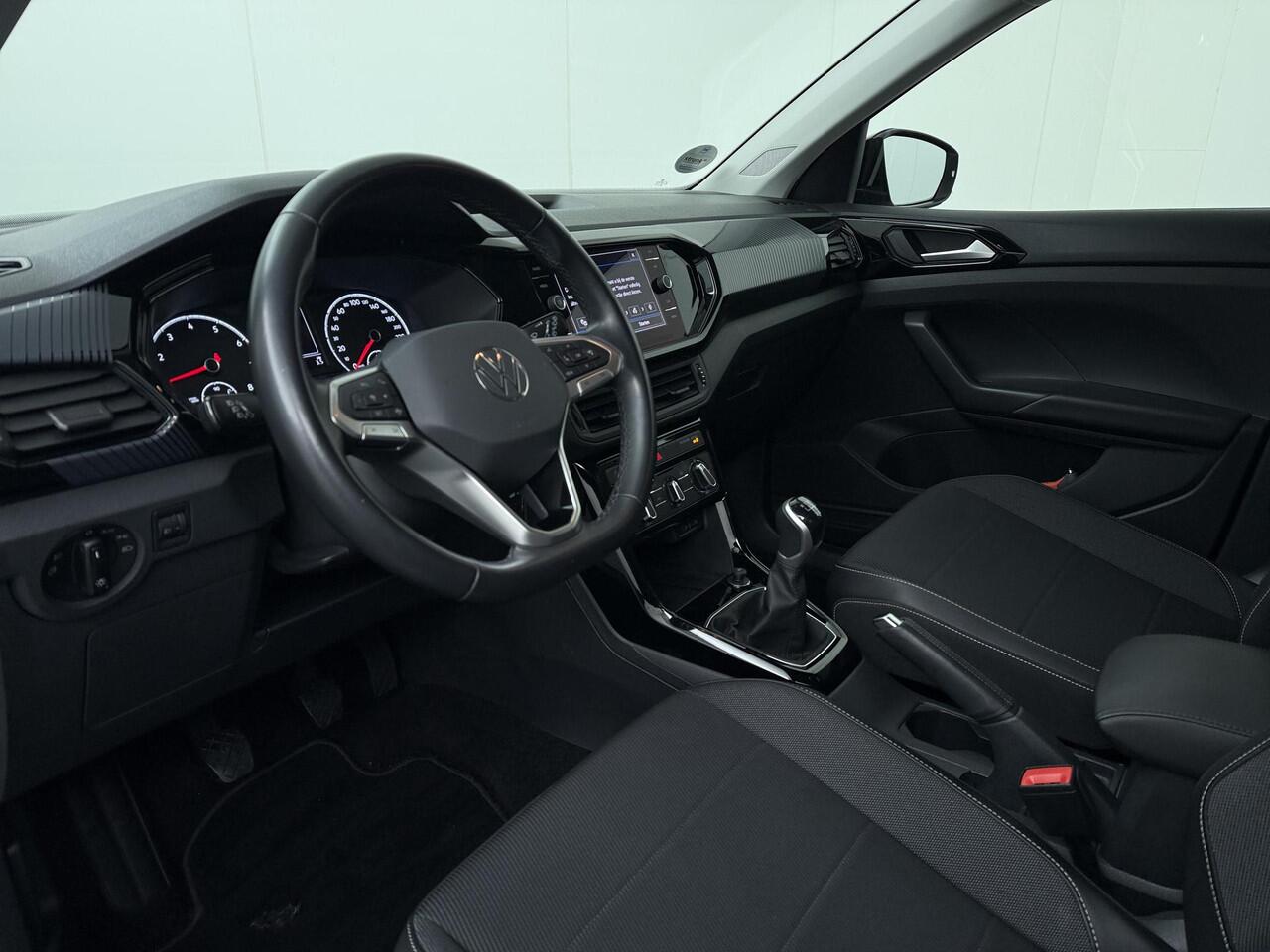 Volkswagen T-Cross 1.0 TSI Life | 95 PK | Navigatiesysteem | Parkeersensoren | Adaptive cruise control |