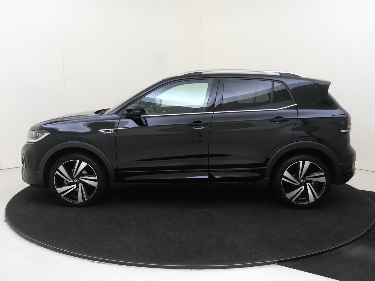 Volkswagen T-Cross 1.0 TSI R-Line | Achteruitrijcamera | Adaptieve cruise control | Keyless | CarPlay | Navigatie | Stoelverwarming | Digital cockpit |
