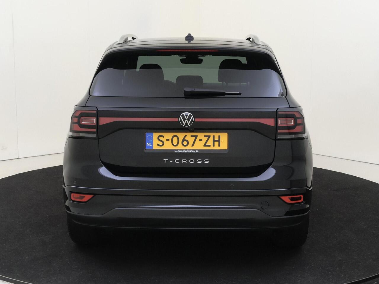 Volkswagen T-Cross 1.0 TSI R-Line | Achteruitrijcamera | Adaptieve cruise control | Keyless | CarPlay | Navigatie | Stoelverwarming | Digital cockpit |