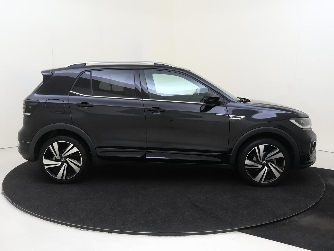 Volkswagen T-Cross 1.0 TSI R-Line | Achteruitrijcamera | Adaptieve cruise control | Keyless | CarPlay | Navigatie | Stoelverwarming | Digital cockpit |