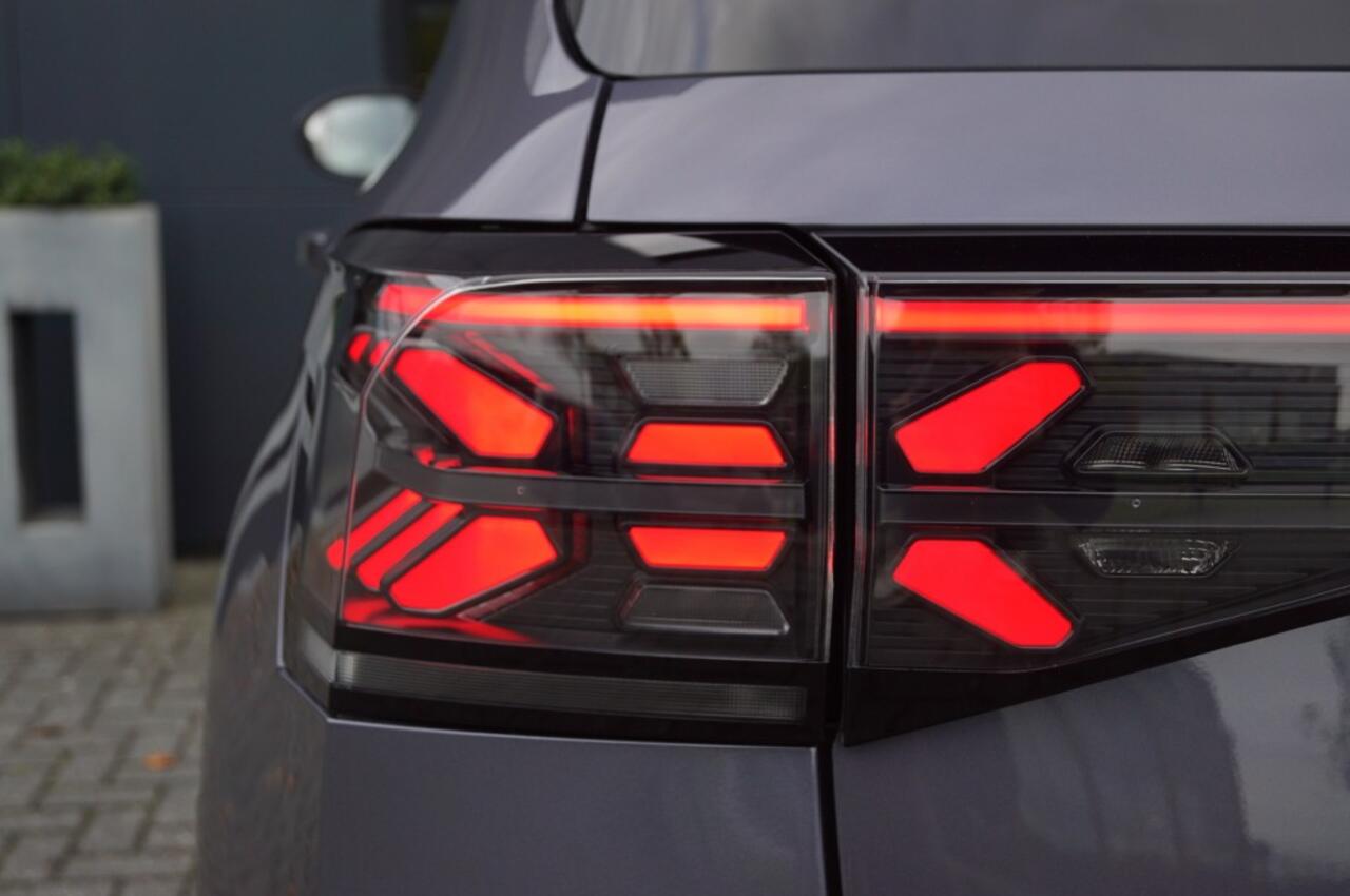 Volkswagen T-Cross 1.5 TSI DSG R-Line 150 pk /Trekhaak afnb./Navi/ Camera /LED / ACC/App-Connect