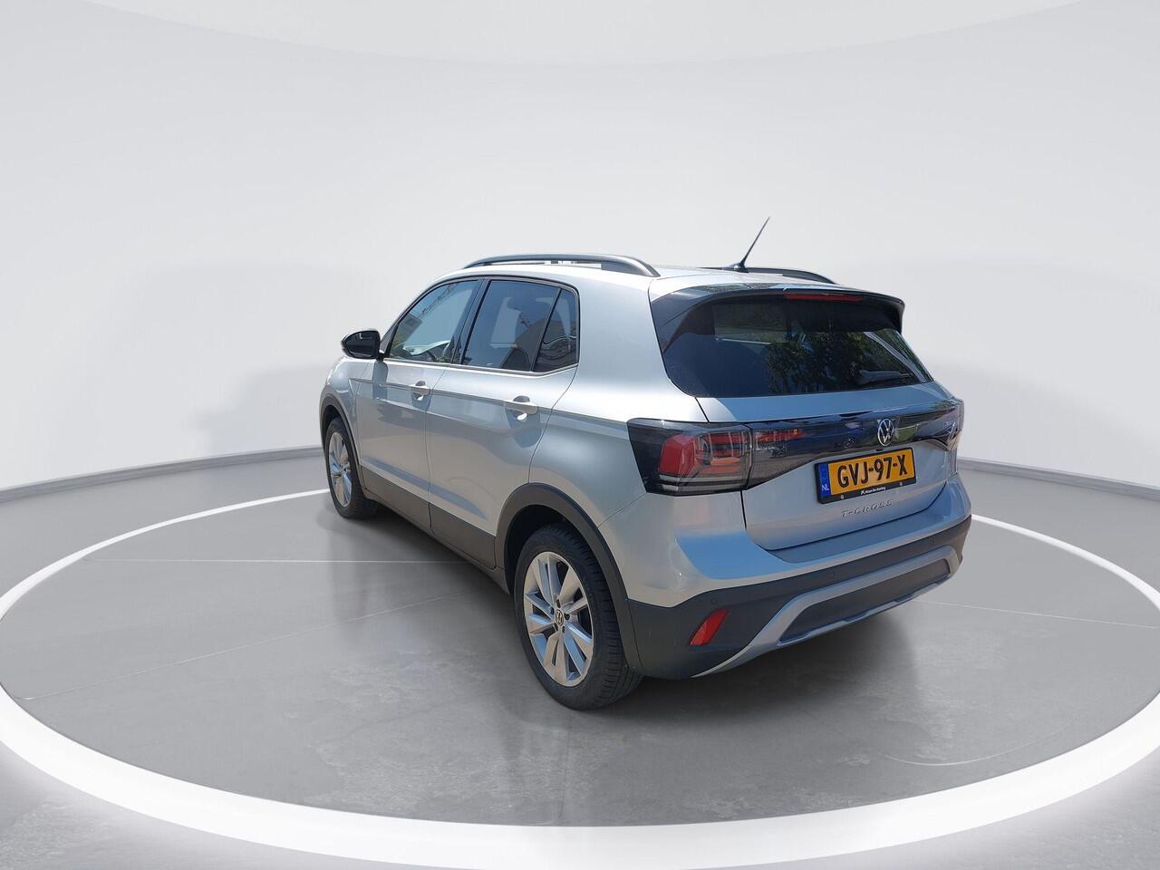 Volkswagen T-Cross Life Edition 1.0 TSI 95 PK 5 versn. hand · Allseasonbanden · Achteruitrijcamera · Keyless Entry · Draadloze telefoonlader ·