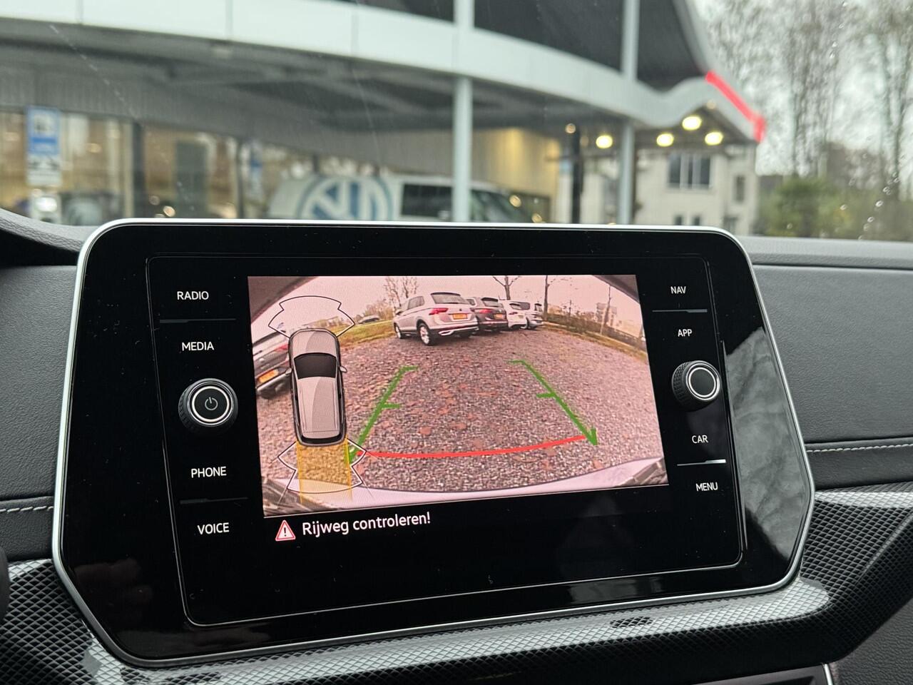 Volkswagen T-Cross 1.5 TSI 150pk DSG R-Line (Camera,Virtual,Keyless,IQ,Acc)