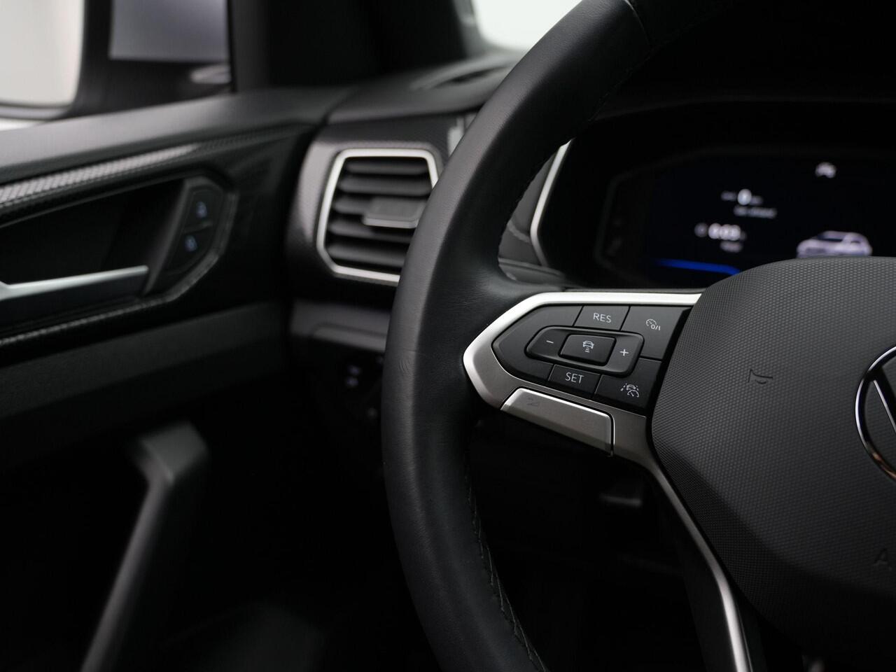 Volkswagen T-Cross 1.0 TSI 115 pk DSG R-Line Edition | IQ Light | Achteruitrijcamera | Stoelverwarming | Adaptive Cruise