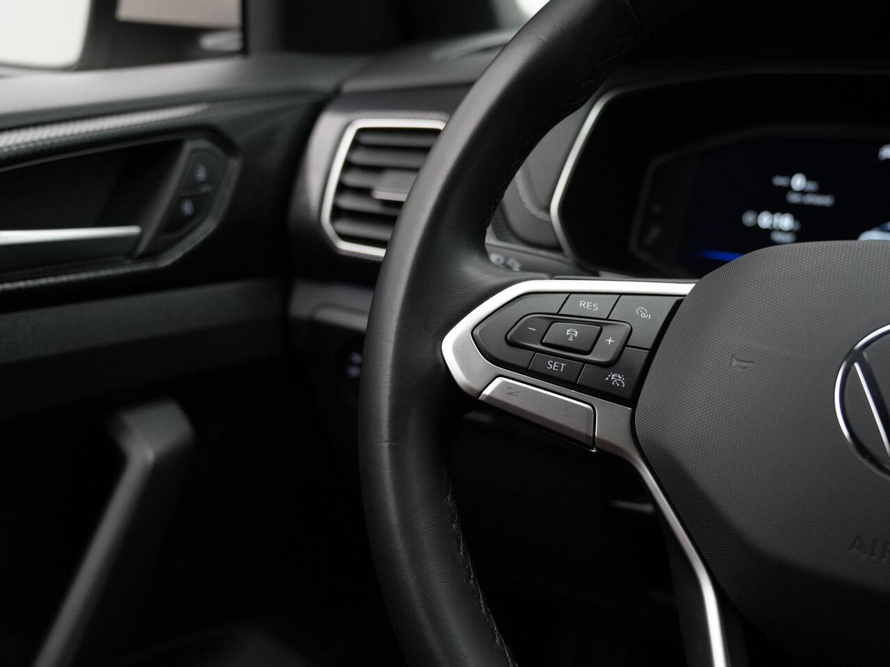 Volkswagen T-Cross 1.0 TSI 115 pk R-Line Business | IQ Light | Achteruitrijcamera | Navigatie | Stoelverwarming | Adaptive Cruise