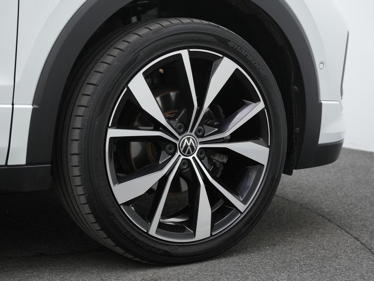 Volkswagen T-Cross 1.5 TSI 150 pk DSG R-Line | Trekhaak | IQ Light | Achteruitrijcamera | Stoelverwarming