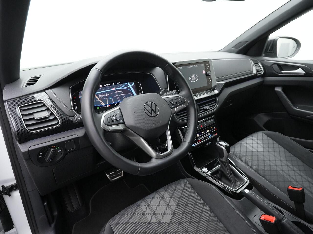 Volkswagen T-Cross 1.5 TSI 150 pk DSG R-Line | Trekhaak | IQ Light | Achteruitrijcamera | Stoelverwarming