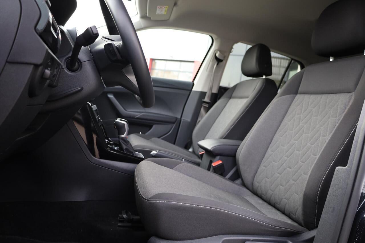 Volkswagen T-Cross 1.0 TSI Life Edition Climatronic, navigatie, digital cockpit Pro, Comfort pakket, Voorstoelen verwarmd