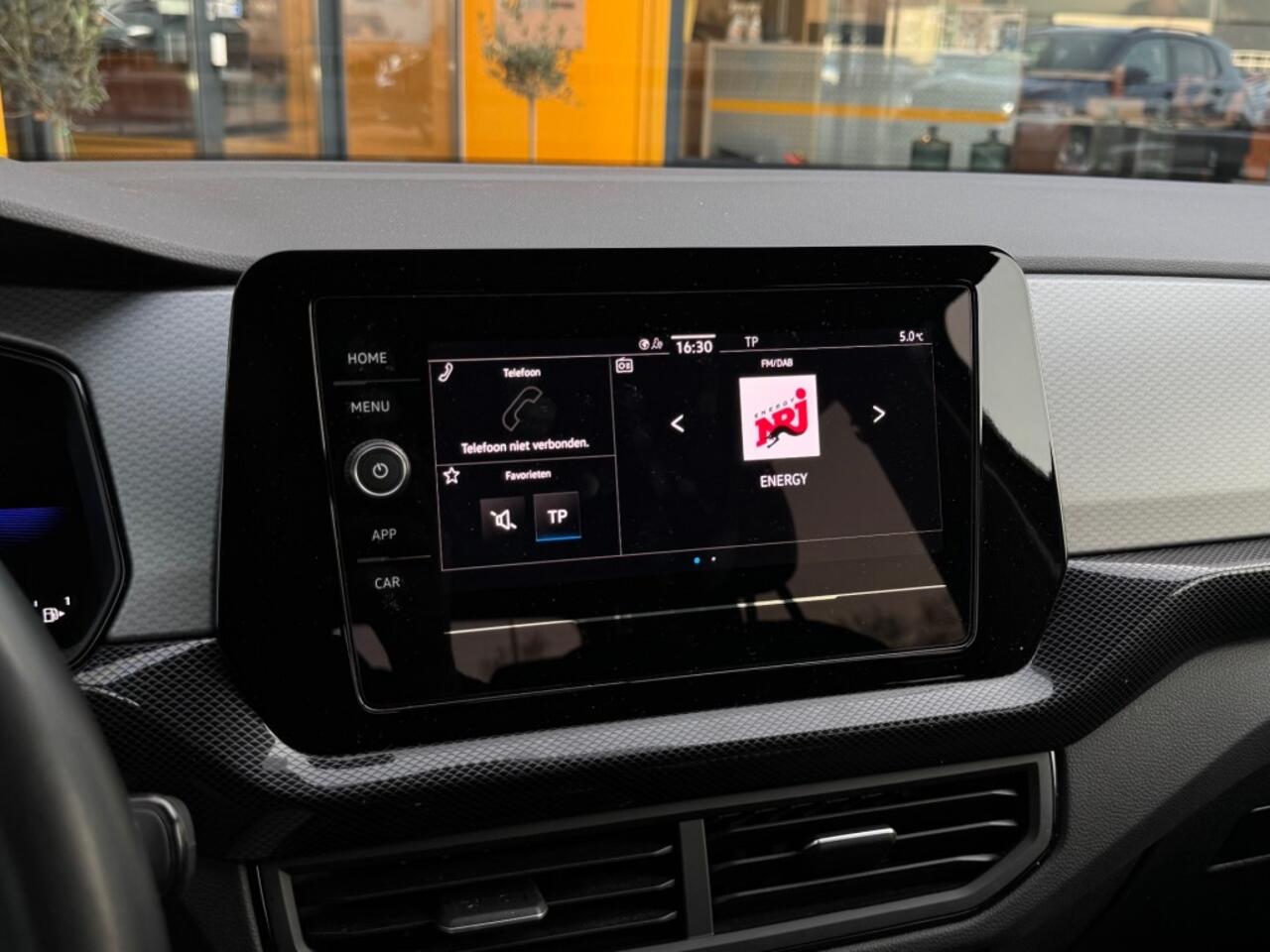 Volkswagen T-Cross 1.0 TSI 115 pk DSG Life Business - App connect - climate control - camera