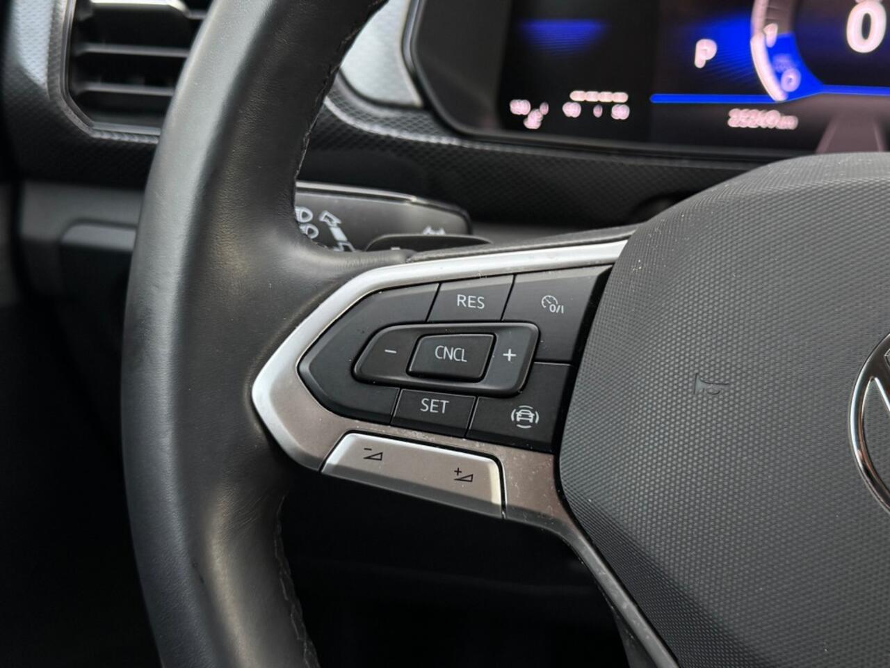 Volkswagen T-Cross 1.0 TSI 115 pk DSG Life Business - App connect - climate control - camera