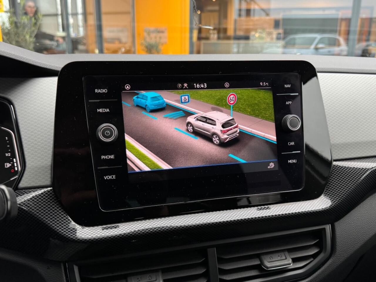 Volkswagen T-Cross 1.0 TSI 115 pk DSG Business - Stoelverwarming - camera - adaptive cruise