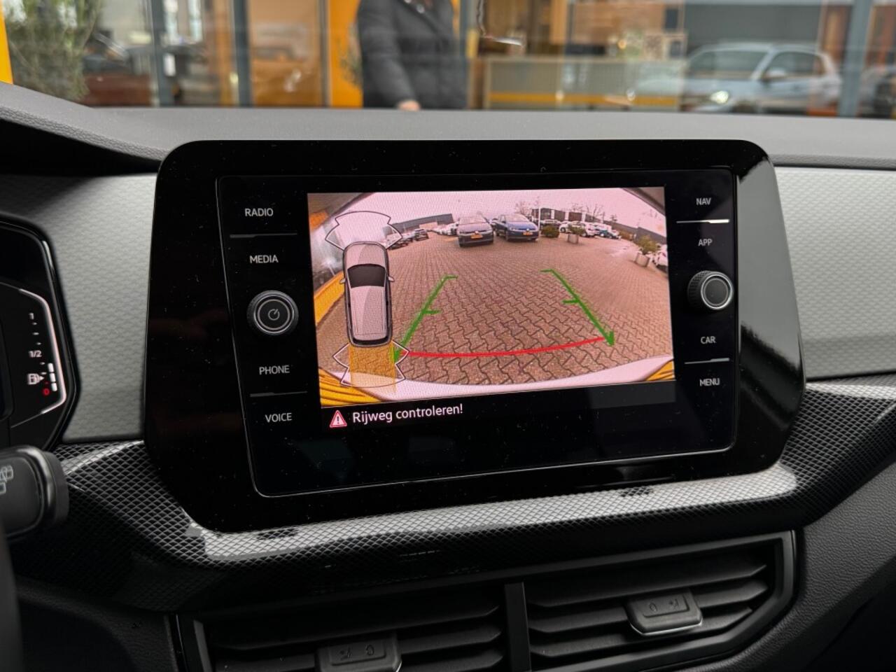 Volkswagen T-Cross 1.0 TSI 115 pk DSG Business - Stoelverwarming - camera - adaptive cruise