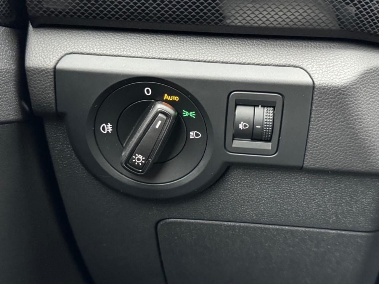 Volkswagen T-Cross 1.0 TSI 115 pk DSG Business - Stoelverwarming - camera - adaptive cruise