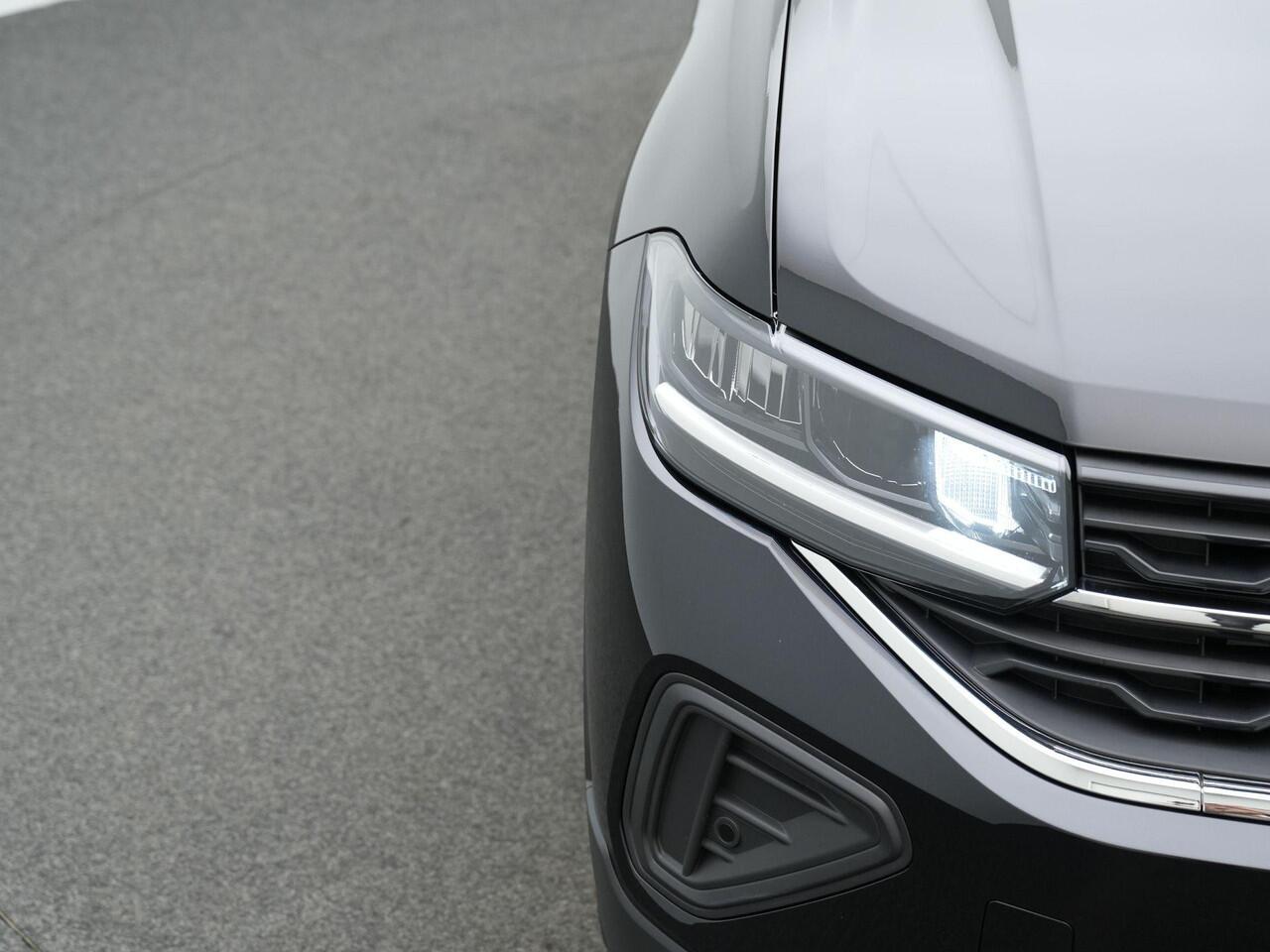 Volkswagen T-Cross 1.0 TSI 95 pk Life Edition | Trekhaak | Achteruitruitrijcamera | Stoelverwarming | Adaptive Cruise Control | Navigatie