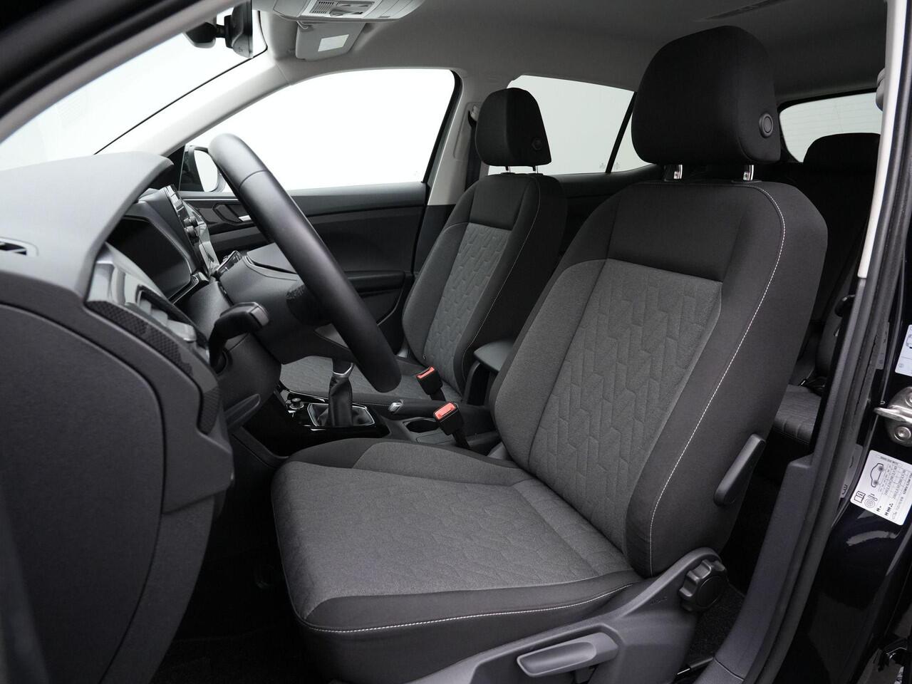 Volkswagen T-Cross 1.0 TSI 95 pk Life Edition | Trekhaak | Achteruitruitrijcamera | Stoelverwarming | Adaptive Cruise Control | Navigatie