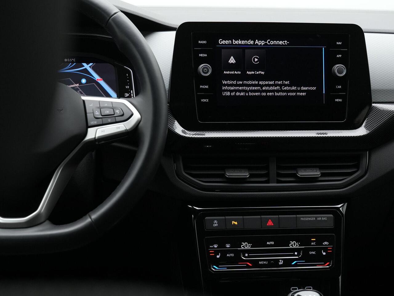 Volkswagen T-Cross 1.0 TSI 95 pk Life Edition | Trekhaak | Achteruitruitrijcamera | Stoelverwarming | Adaptive Cruise Control | Navigatie