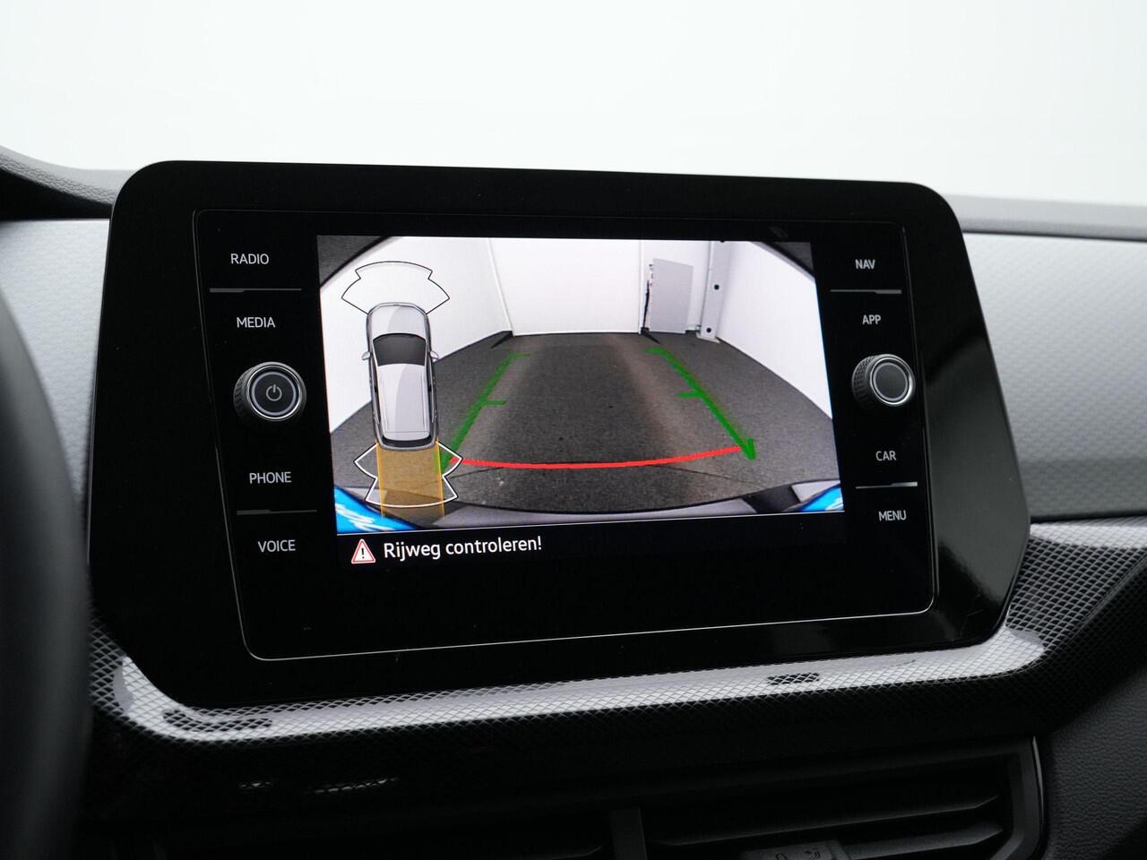 Volkswagen T-Cross 1.0 TSI 95 pk Life Edition | Trekhaak | Achteruitruitrijcamera | Stoelverwarming | Adaptive Cruise Control | Navigatie