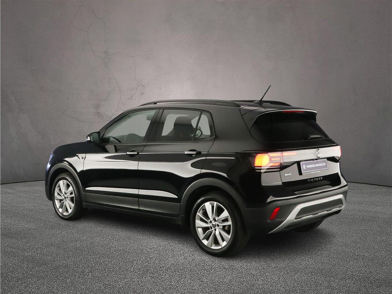 Volkswagen T-Cross Life Edition 1.0 TSI 115pk DSG Automaat Adaptive cruise control, Achteruitrijcamera, Stoelverwarming, LED koplampen, App connect, Parkeersensoren