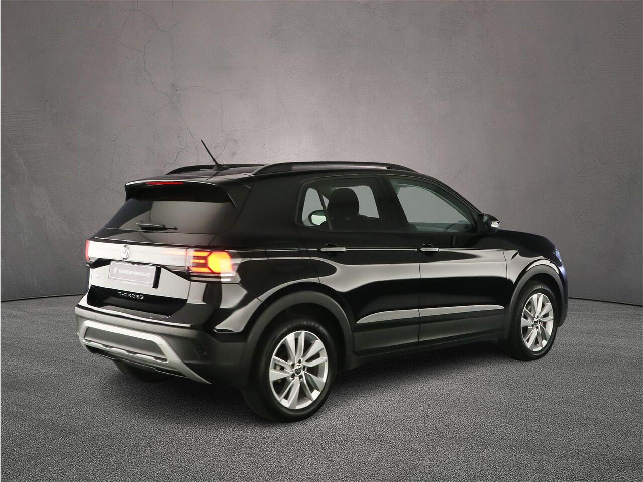 Volkswagen T-Cross Life Edition 1.0 TSI 115pk DSG Automaat Adaptive cruise control, Achteruitrijcamera, Stoelverwarming, LED koplampen, App connect, Parkeersensoren