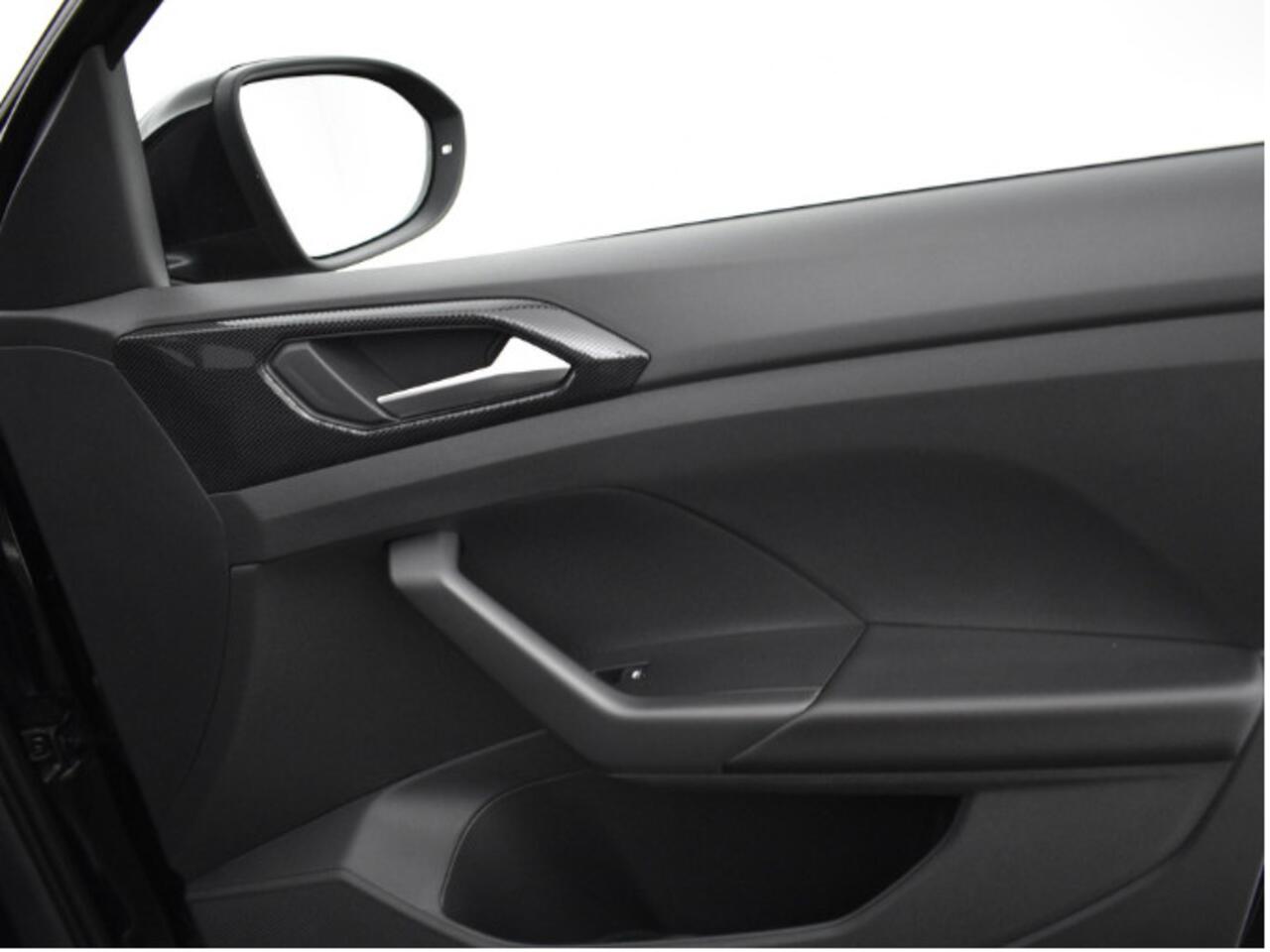 Volkswagen T-Cross Life Edition 1.0 TSI 95 pk 5 versn. Hand · Achteruitrijcamera · draadloze telefoonlader ·