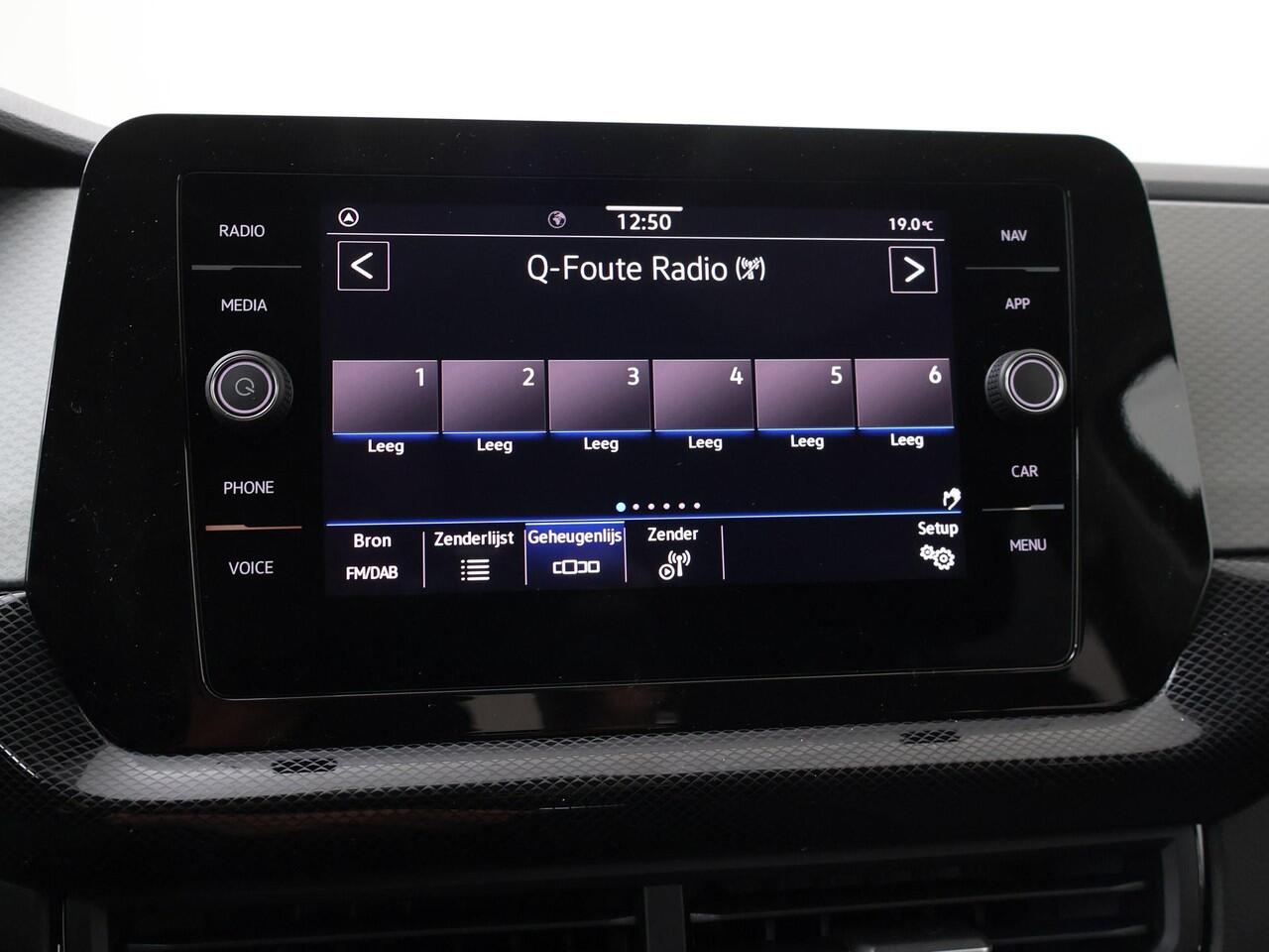 Volkswagen T-Cross Life Edition 1.0 70 kW / 95 pk TSI SUV 5 versn. Ha | Trekhaak afneembaar | Climatronic |