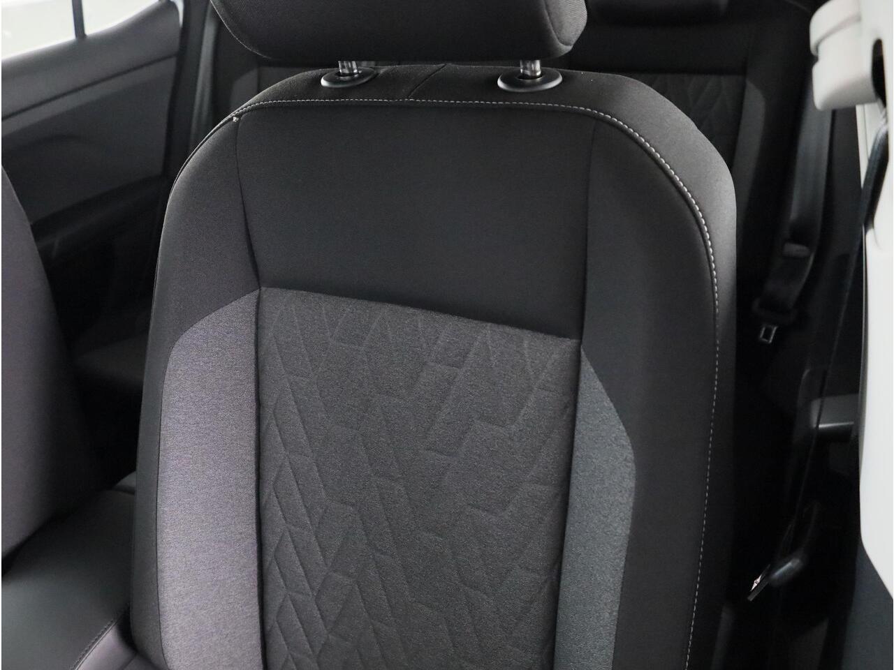 Volkswagen T-Cross 1.0 TSI Life Edition | Navigatie | Camera | Stoelverwarming | Climate Control |