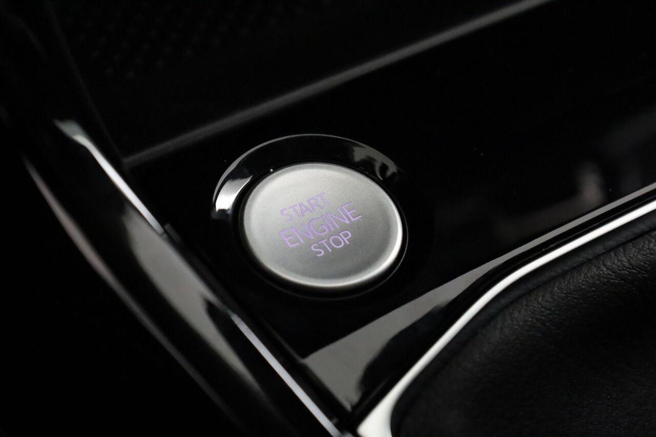 Volkswagen T-Cross Life Edition 1.0 TSI 85 kW / 116 pk DSG | Camera | Stoelverwarming | Keyless | ACC | Privacy glas | 17 inch